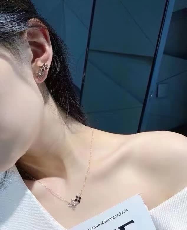Louis Vuitton Flower Diamond Necklace
